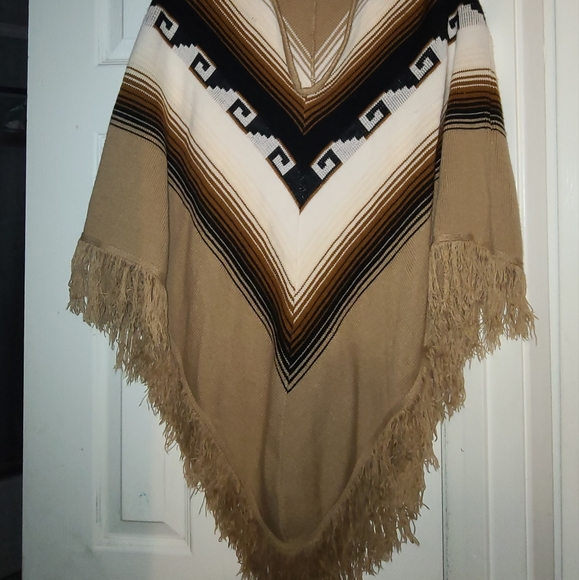Aztec Poncho - Picture 2 of 3